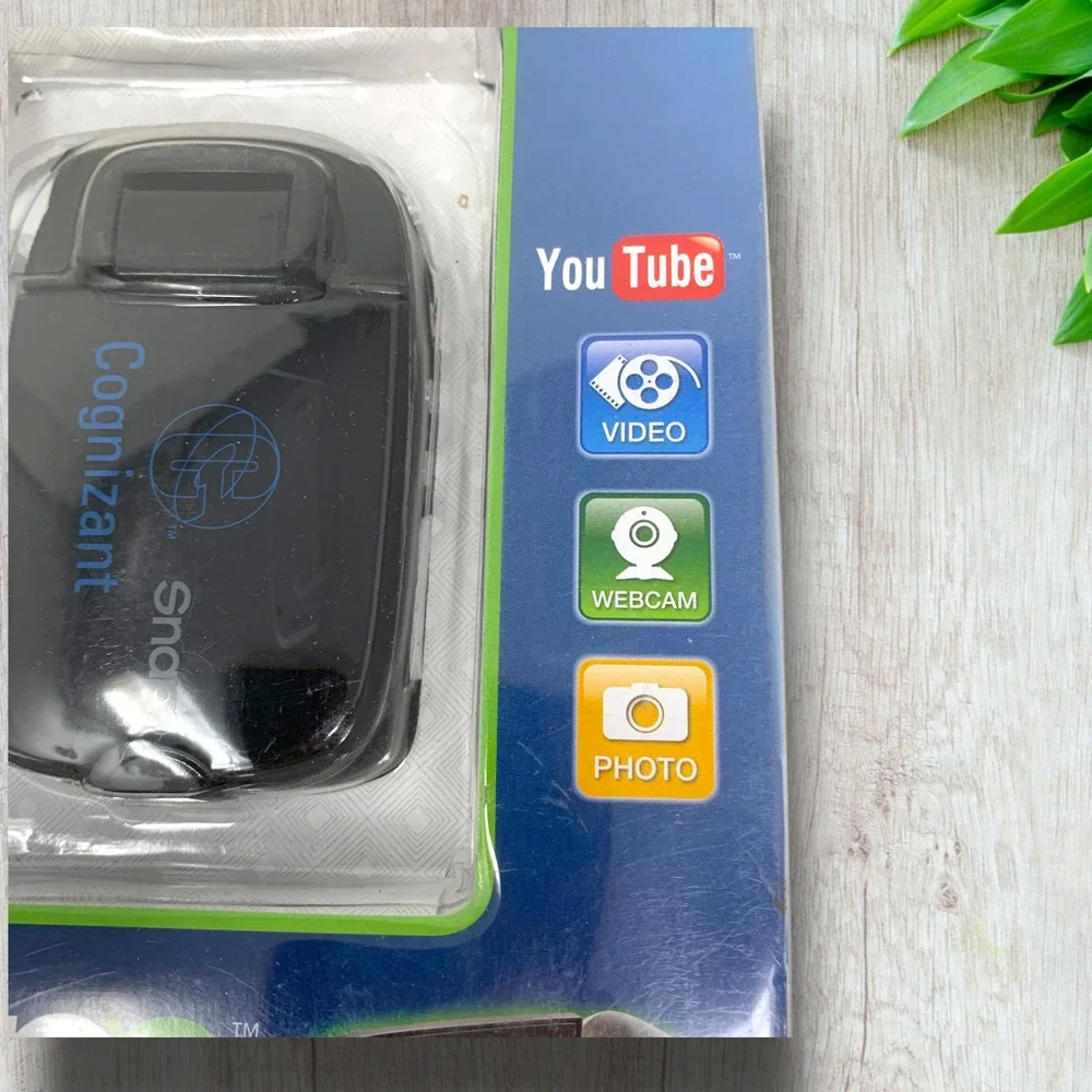 NEW Coby Snapp Digital Camcorder CAM4000 3 MP 4x Zoom 2 Hour Battery Packaged